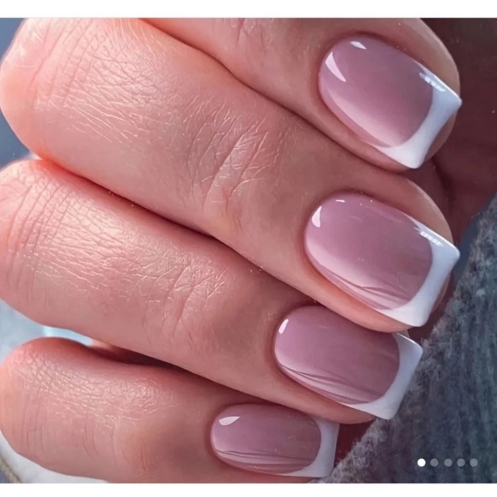 24 pcs pink French tips press on nail set .